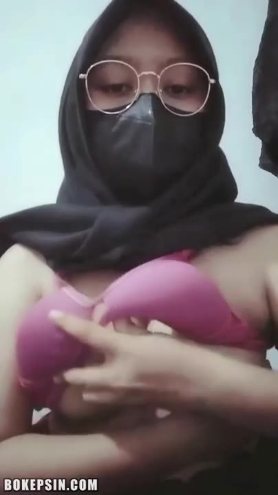 Ukhti Indo Hijab ABG Toge Kacamata Live Barbar